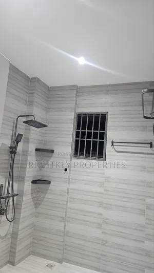 5bdrm Penthouse in Ahodwo, Kumasi Metropolitan for sale