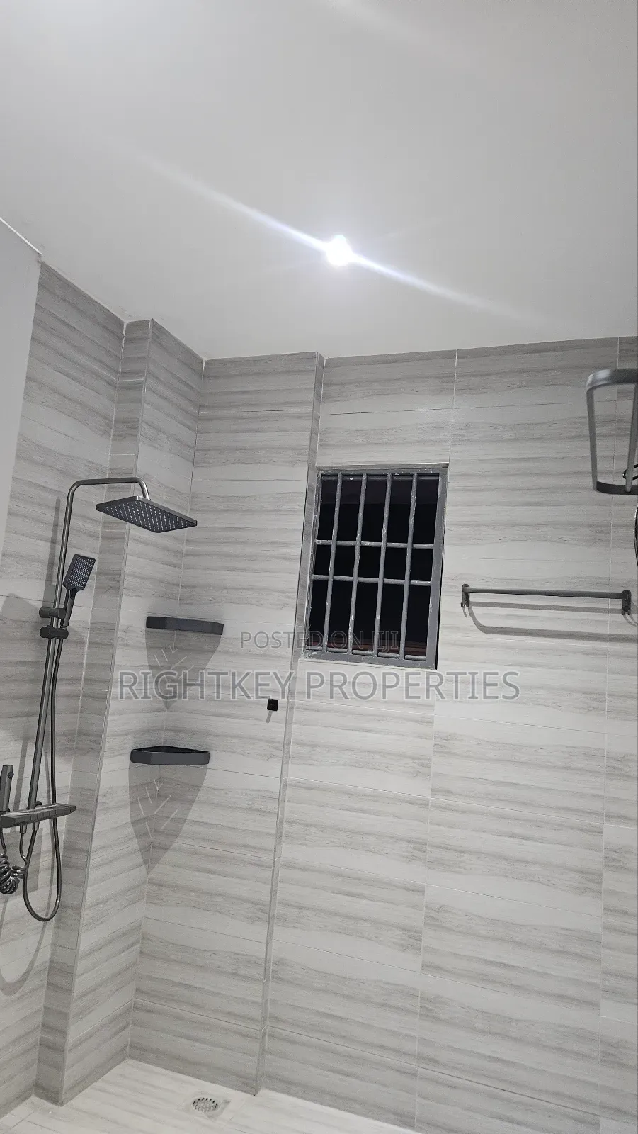 5bdrm Penthouse in Ahodwo, Kumasi Metropolitan for sale
