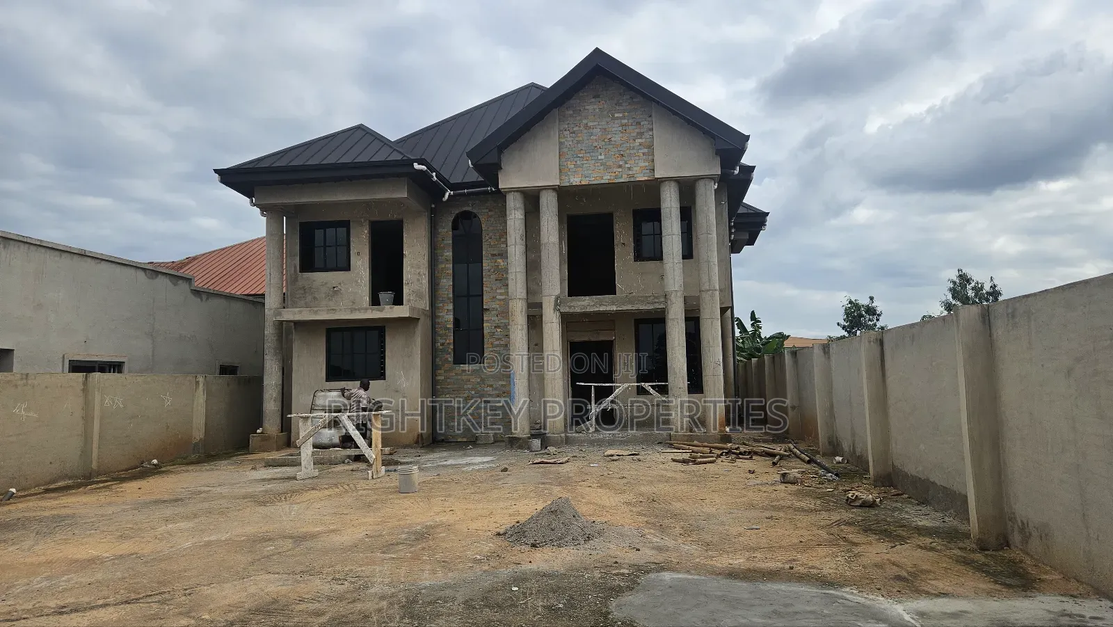 5bdrm House in Ahenema Kokoben, Kumasi Metropolitan for sale