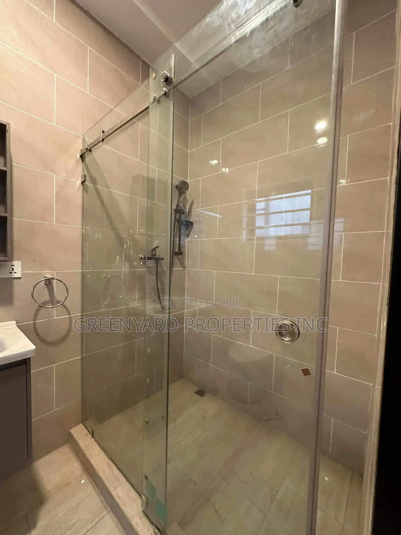 5bdrm House in Hills, East Legon for sale