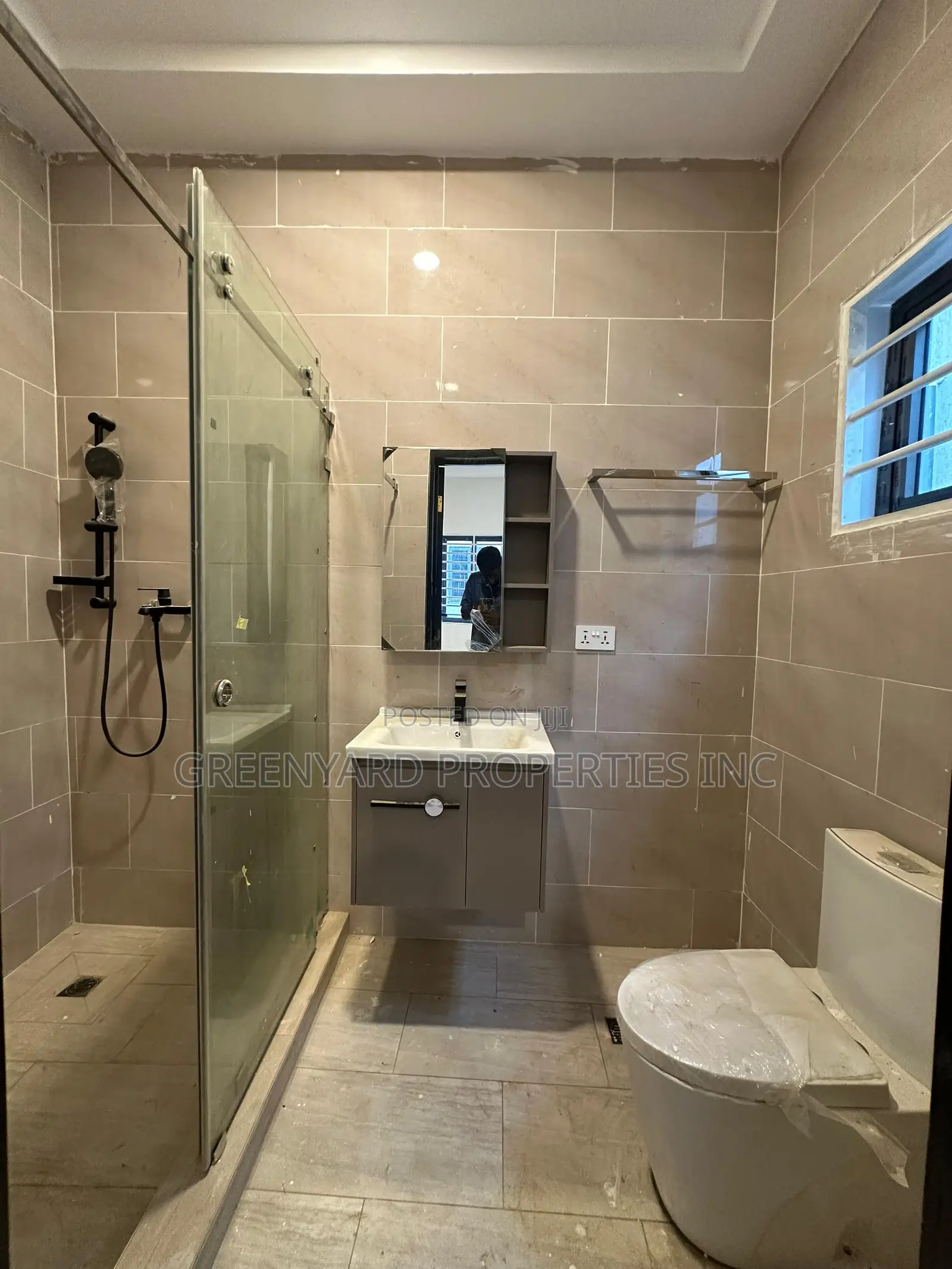 5bdrm House in Hills, East Legon for sale