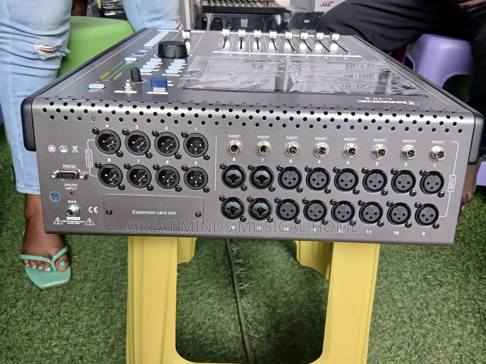 Mackie L-20.8 16 Channels Digital Mixing Console