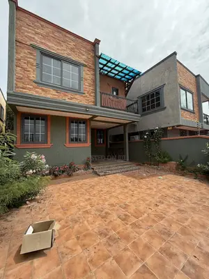 3bdrm Duplex in Skm, School Area for rent