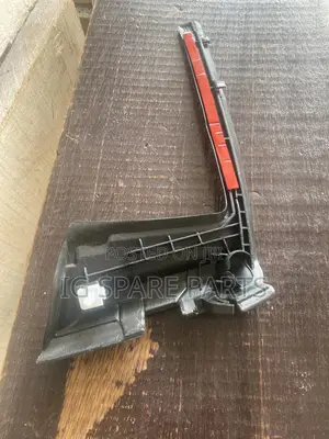 Toyota Yaris/Vitz 2012-2014 Wiper Panel End