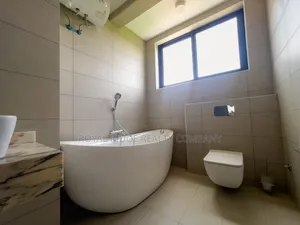 3bdrm Townhouse/Terrace in East Airport Close, Accra Metropolitan