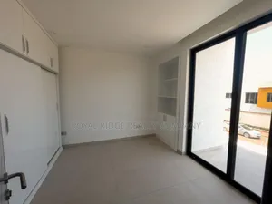 3bdrm Townhouse/Terrace in East Airport Close, Accra Metropolitan