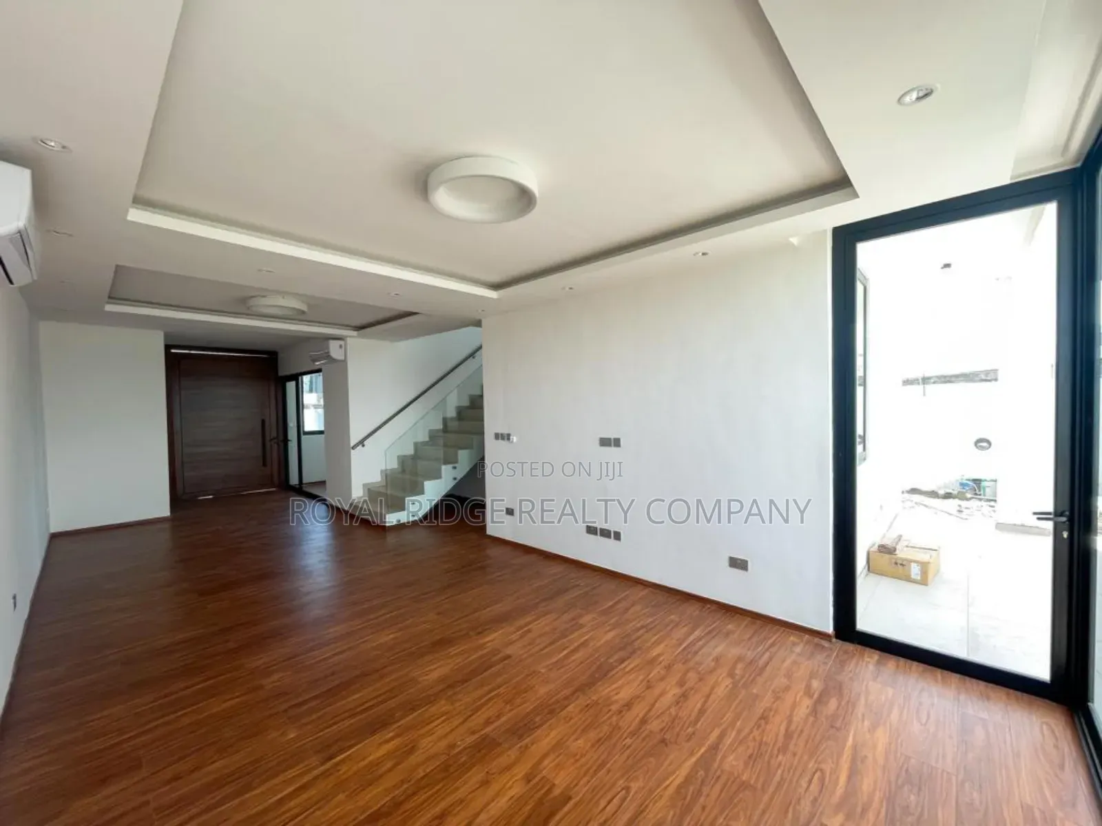 3bdrm Townhouse/Terrace in East Airport Close, Accra Metropolitan