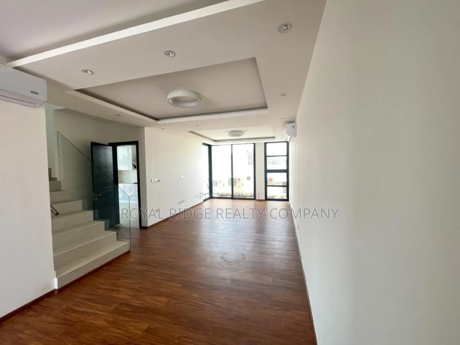3bdrm Townhouse/Terrace in East Airport Close, Accra Metropolitan