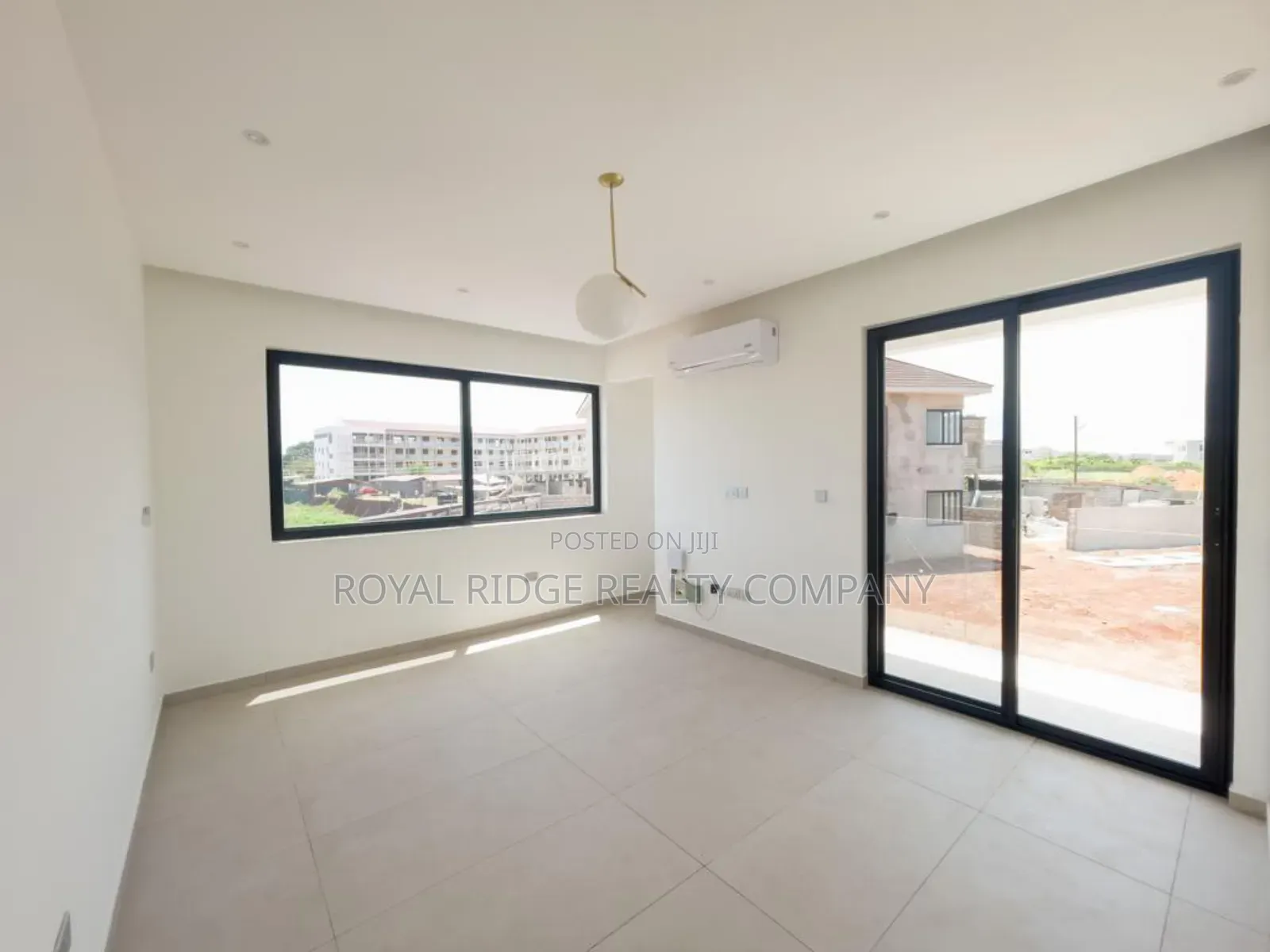 3bdrm Townhouse/Terrace in East Airport Close, Accra Metropolitan