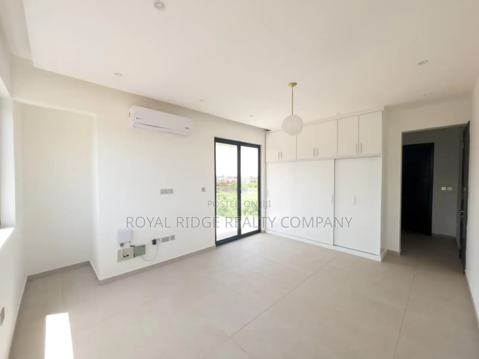 3bdrm Townhouse/Terrace in East Airport Close, Accra Metropolitan