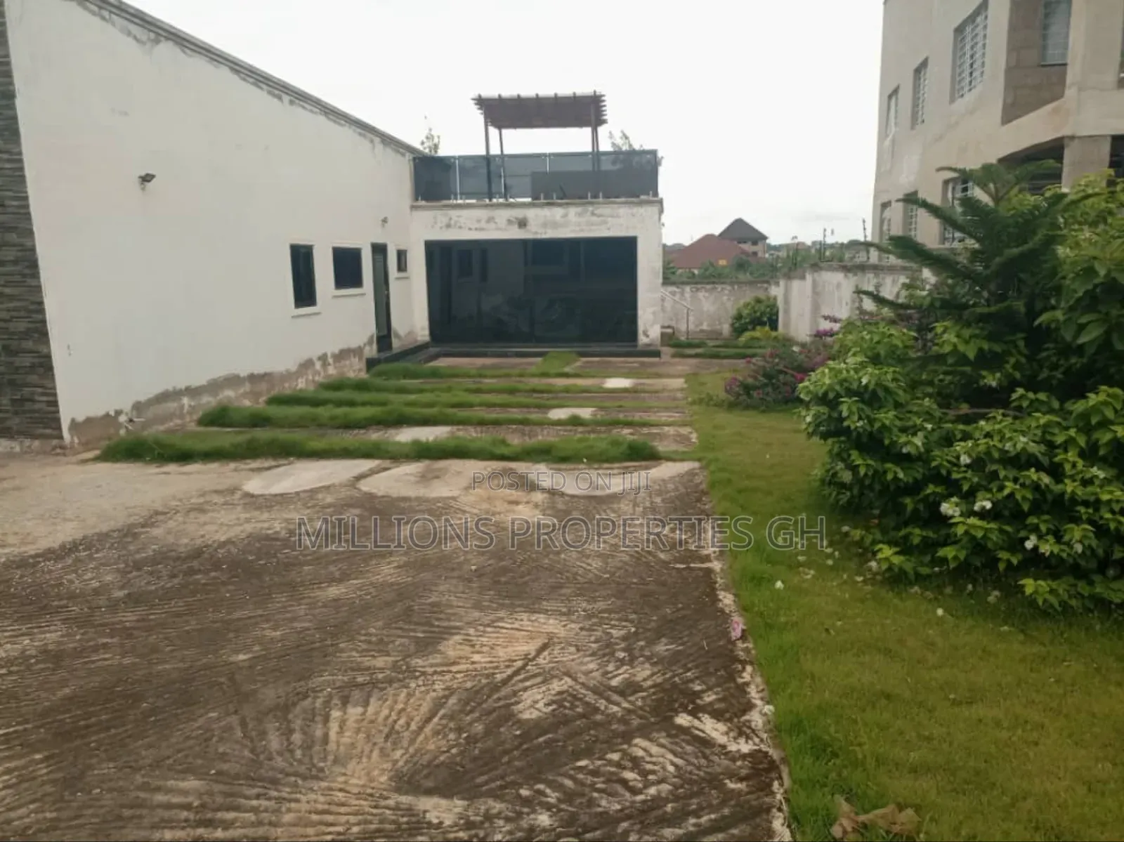 5bdrm House in Millions Properties, Kumasi Metropolitan for sale