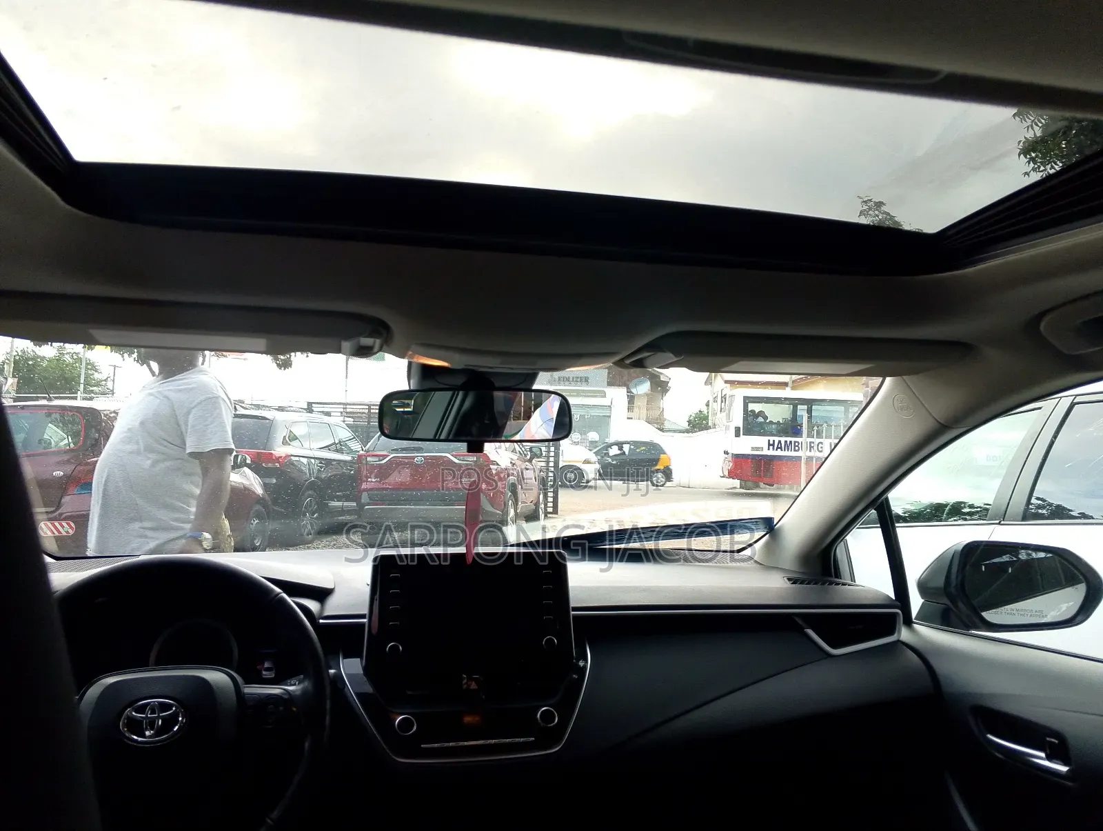 Toyota Corolla LE 2020 White