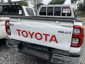 Toyota Hilux Revo Double Cab Petrol 2.7 RWD 2022 White