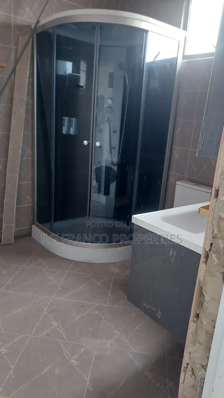 4bdrm House in Kg. Franco, Spintex for sale