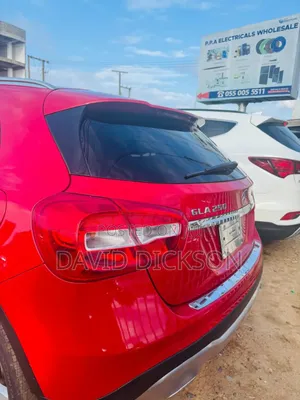 Mercedes-Benz GLA 250 2018 Red