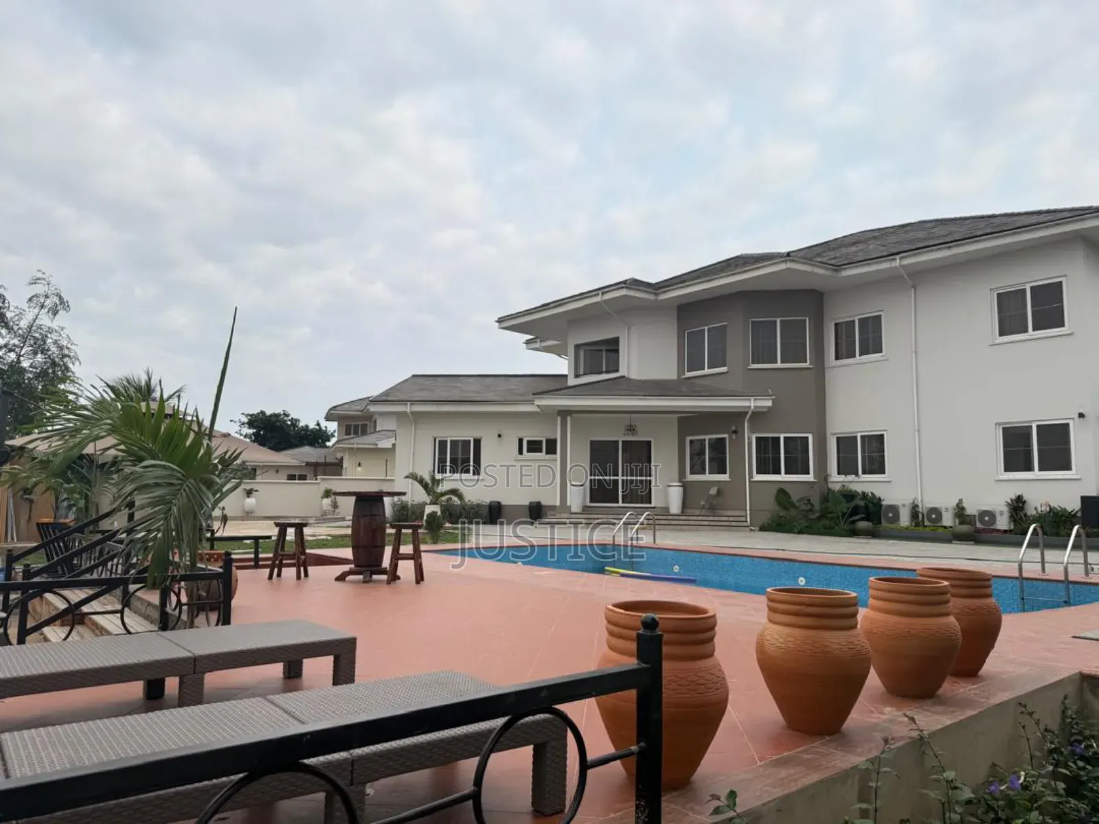 7bdrm Mansion in East Airport for rent