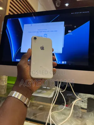 Apple iPhone XR 64 GB White