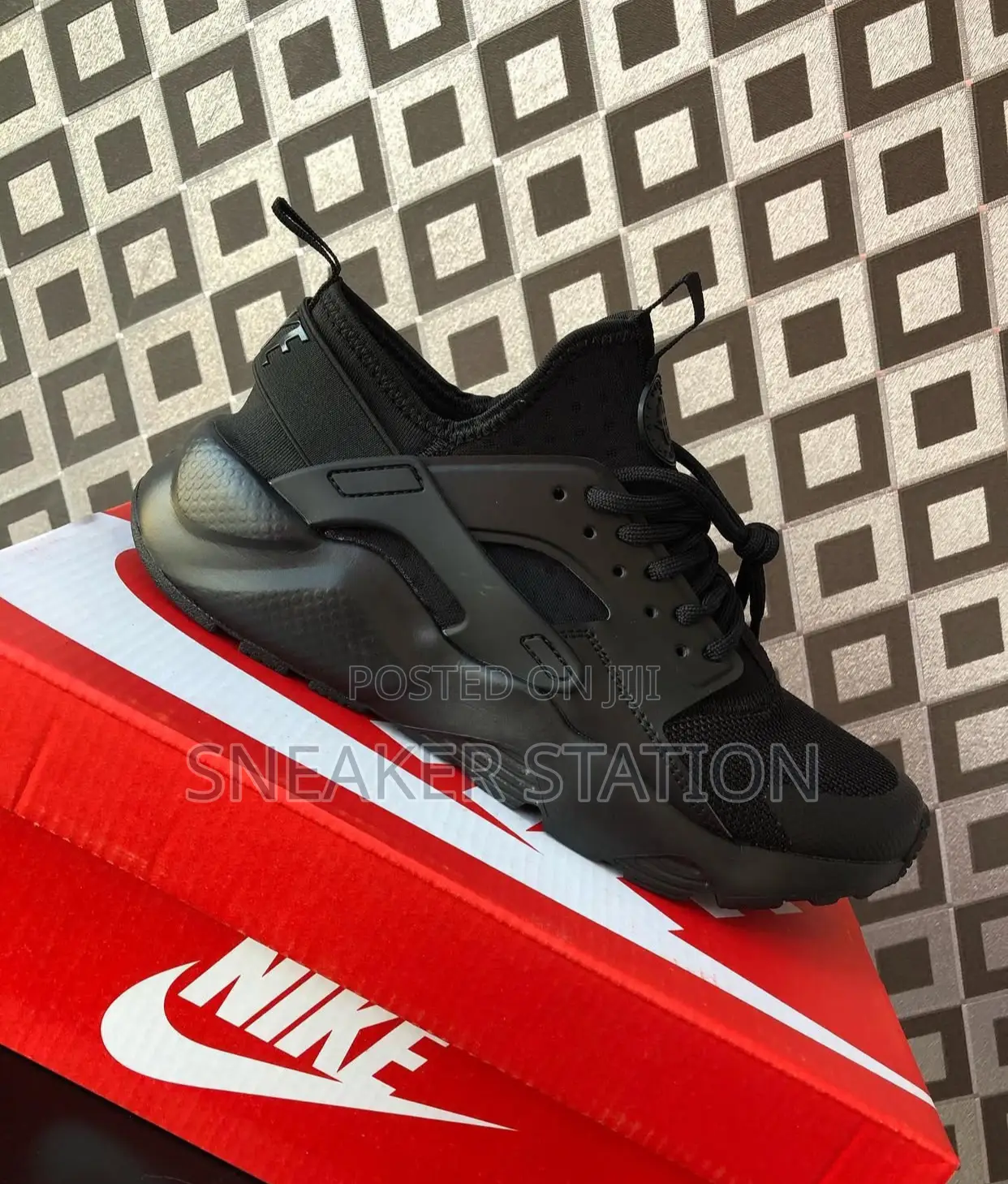 Nike Air Huarache Triple Black