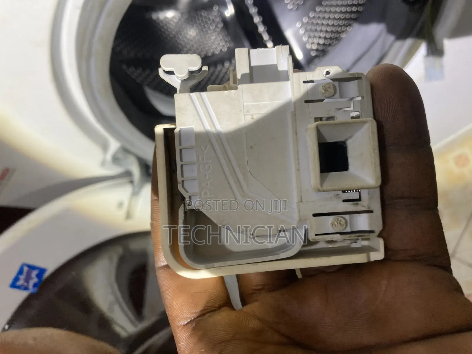 Washing Machine,Refrigerator And Air Conditioning Specialist