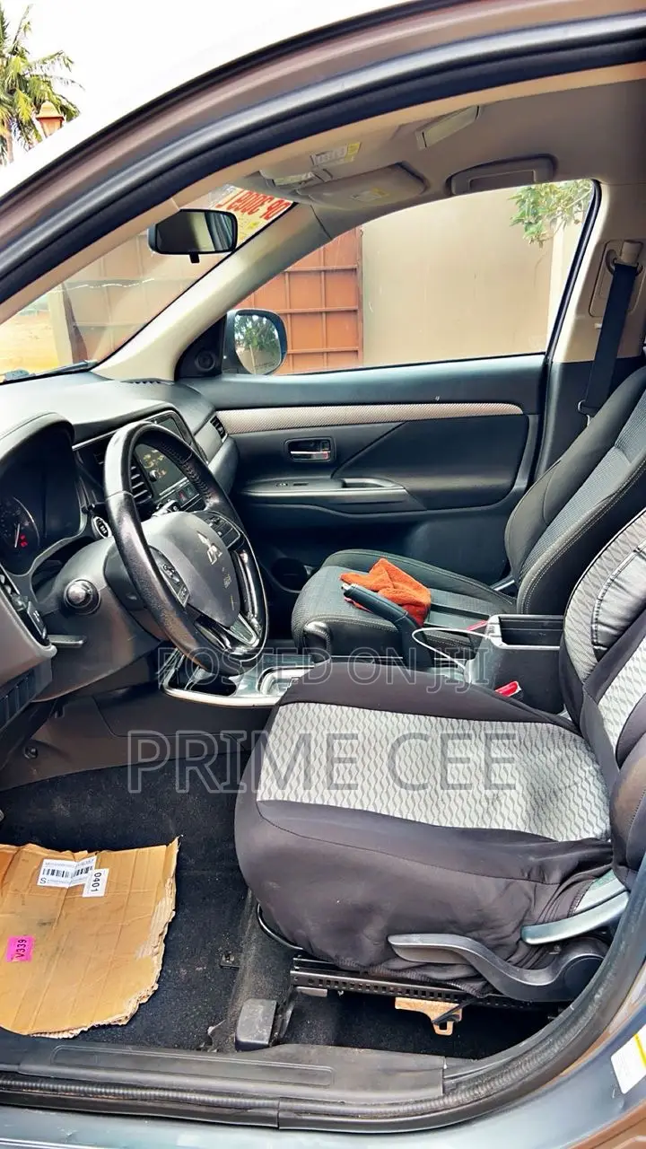 Mitsubishi Outlander SEL FWD 2017 Gray