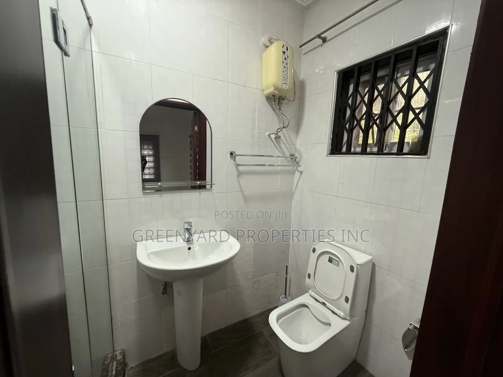 5bdrm Mansion in American House, East Legon for sale