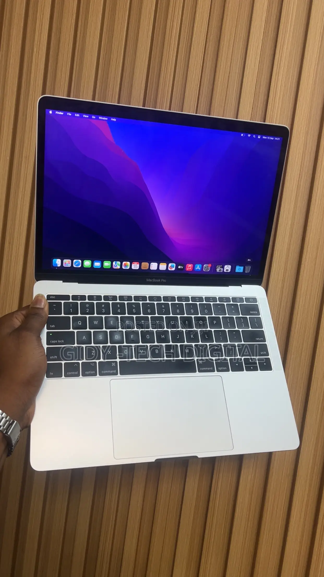 Laptop Apple MacBook Pro 2017 8GB Intel Core I5 SSD 256GB