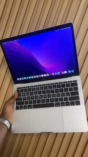 Laptop Apple MacBook Pro 2017 8GB Intel Core I5 SSD 256GB