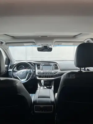 Toyota Highlander XLE 2019 Silver