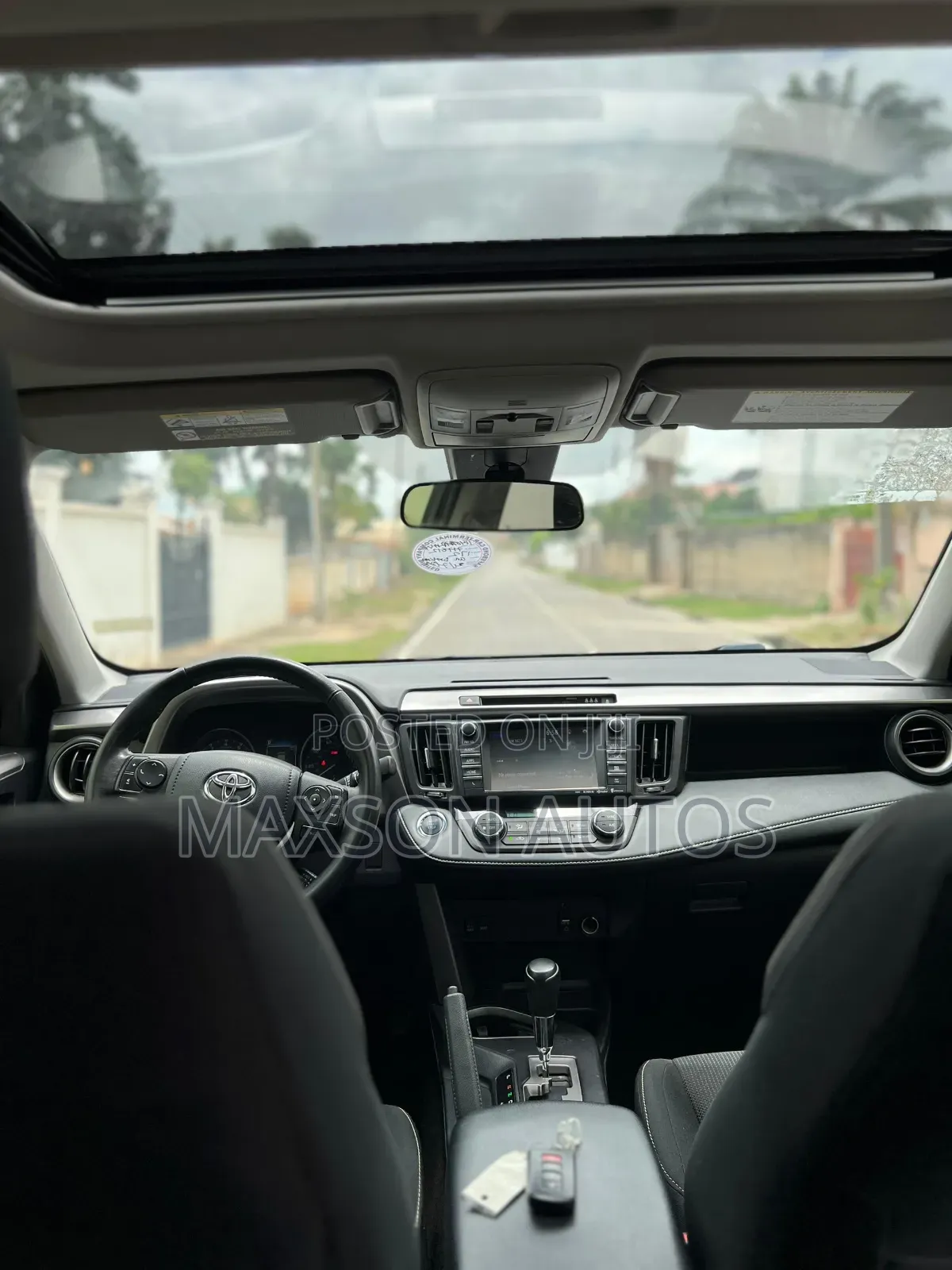 Toyota RAV4 XLE AWD (2.5L 4cyl 6A) 2017 Gray