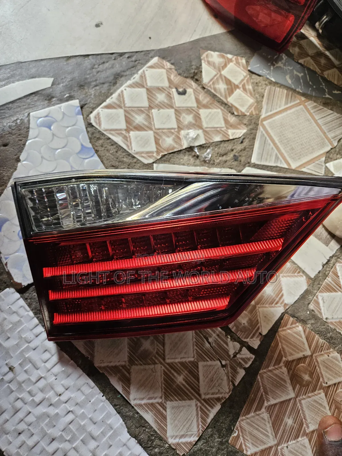 Lexus Es300 Bootlight Driver Side