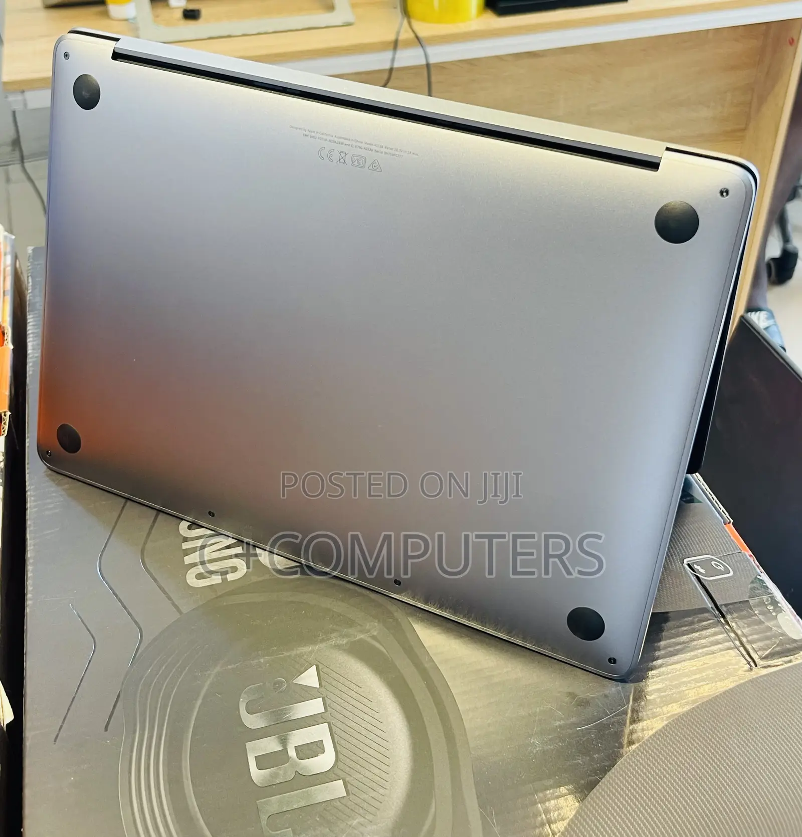 Laptop Apple MacBook Pro 2022 M2 8GB Apple M2 SSD 512GB