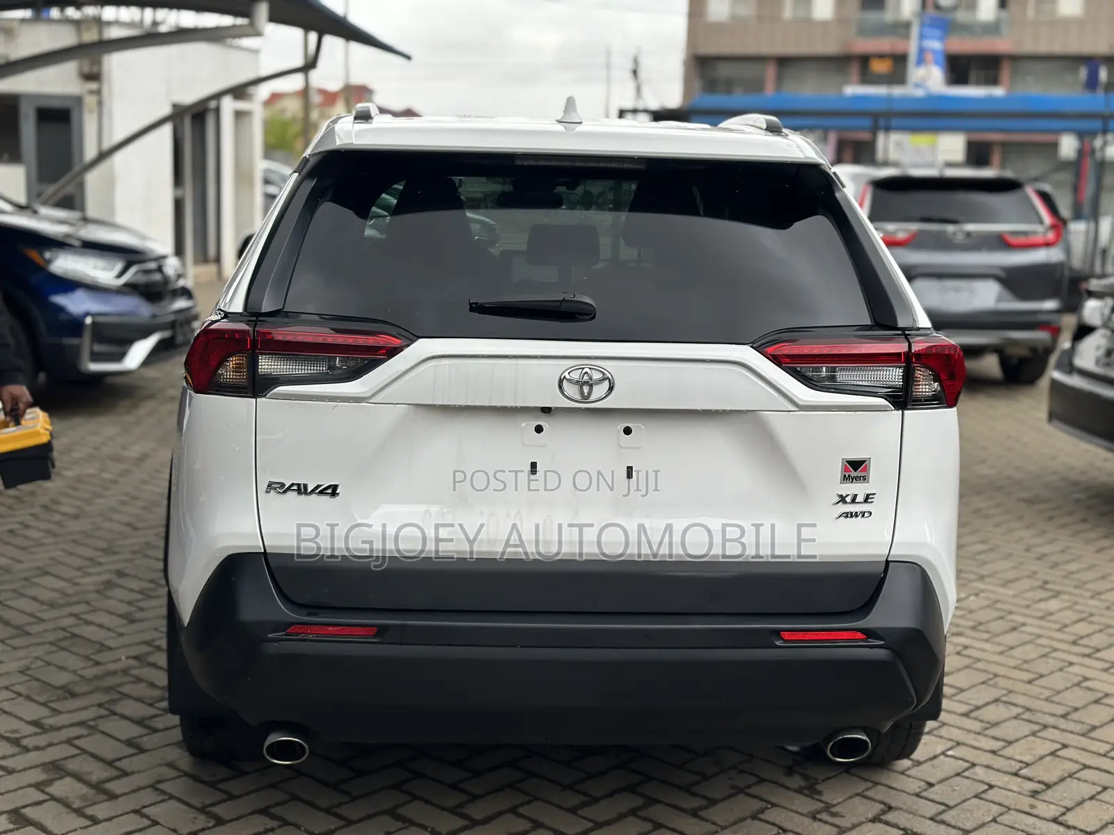 Toyota RAV4 XLE AWD 2023 White
