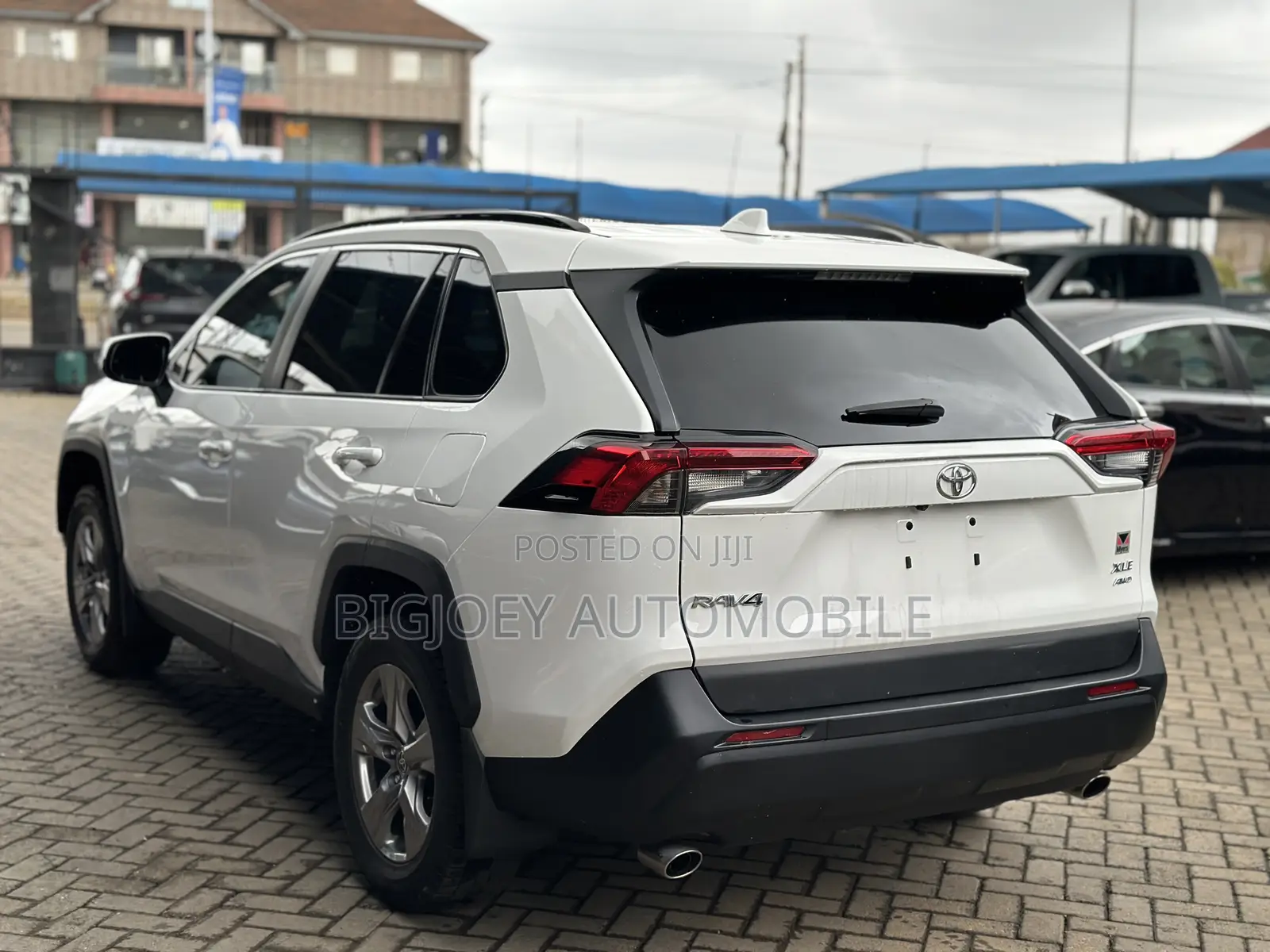 Toyota RAV4 XLE AWD 2023 White