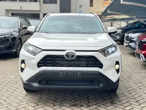 Toyota RAV4 XLE AWD 2023 White