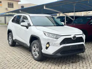 Toyota RAV4 XLE AWD 2023 White