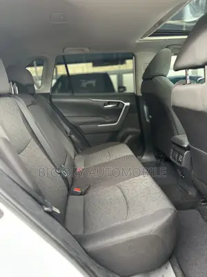 Toyota RAV4 XLE AWD 2023 White