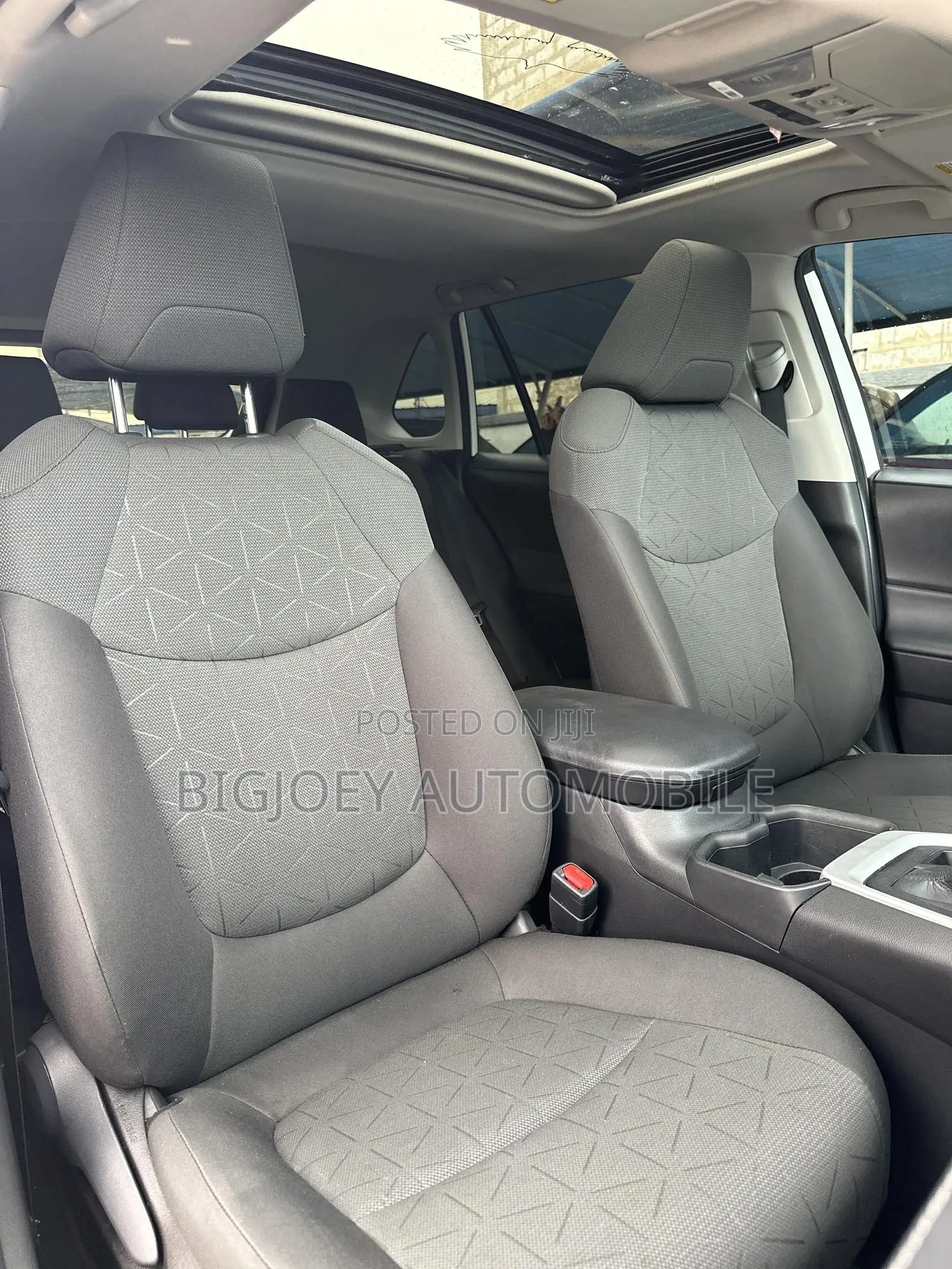 Toyota RAV4 XLE AWD 2023 White