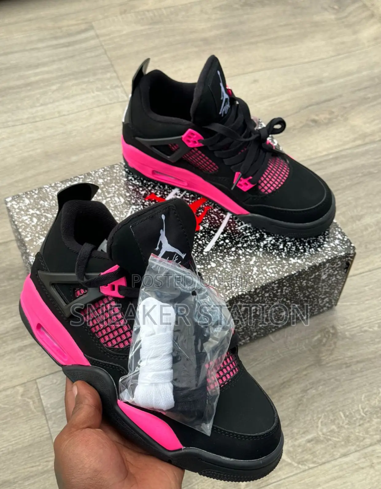 Air Jordan Retro 4 Thunder Pink
