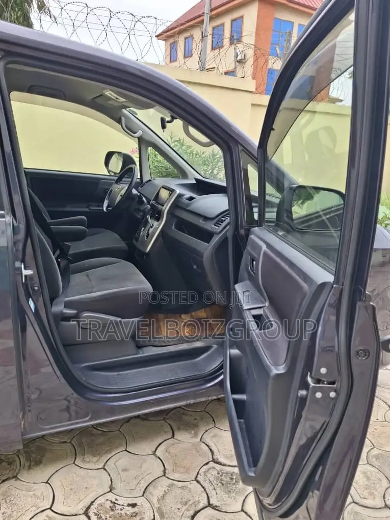 8 Seater Toyota Voxy For Rental