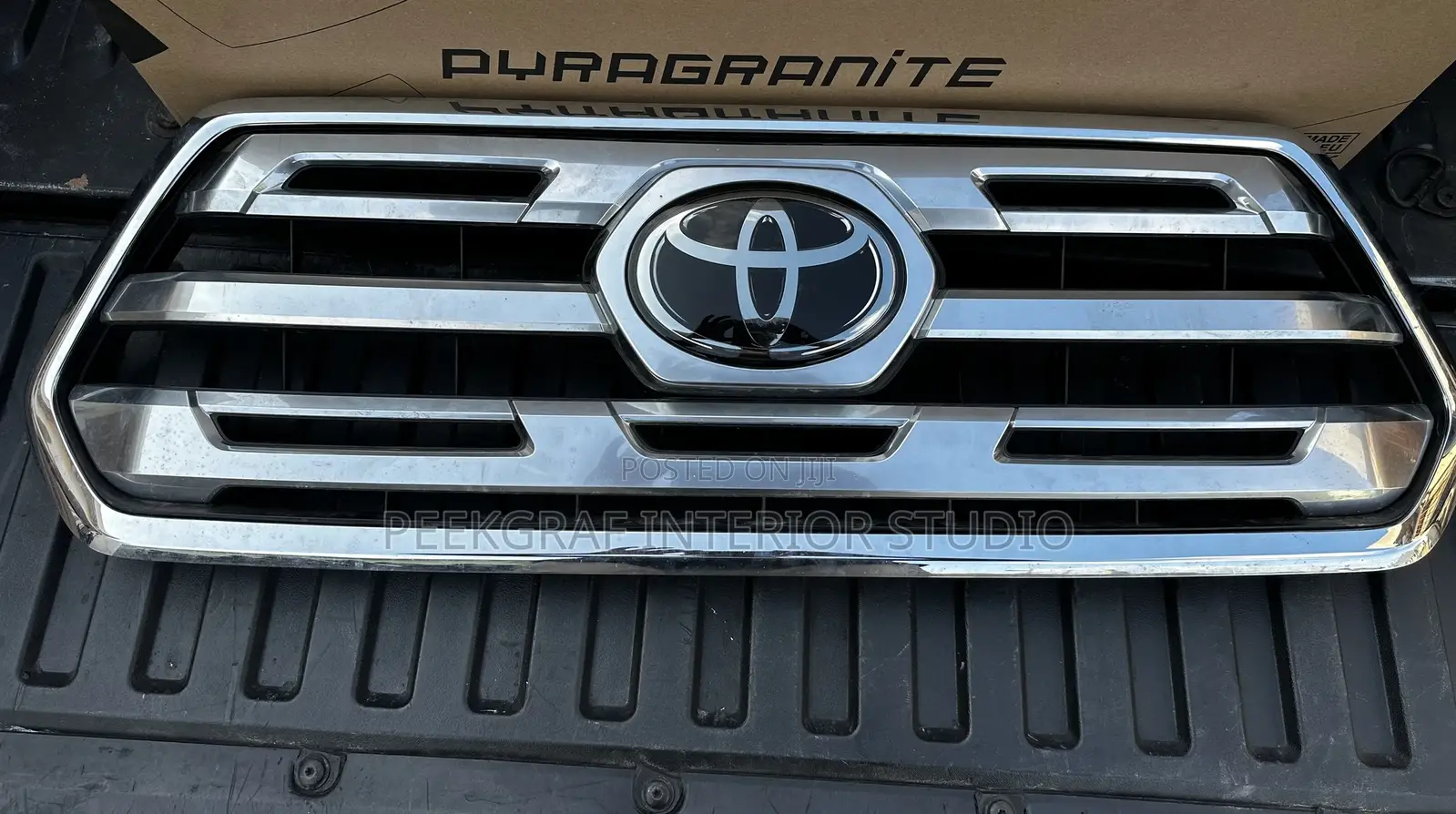 Toyota Tacoma 16-19 Silver Inner Front Grille With Toyota Crown
