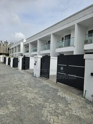 2bdrm House in School Junction, Accra Metropolitan for sale