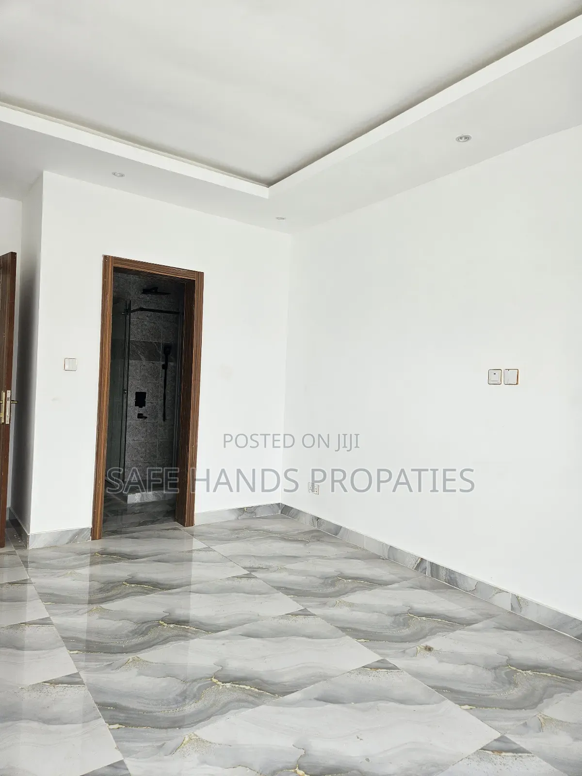 2bdrm House in School Junction, Accra Metropolitan for sale