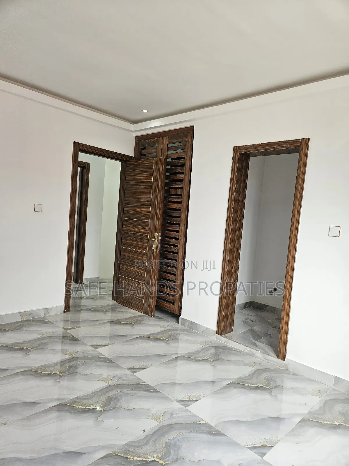 2bdrm House in School Junction, Accra Metropolitan for sale