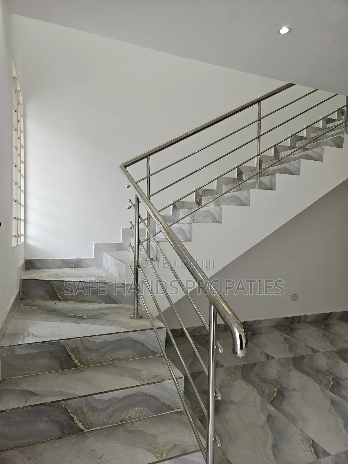 2bdrm House in School Junction, Accra Metropolitan for sale
