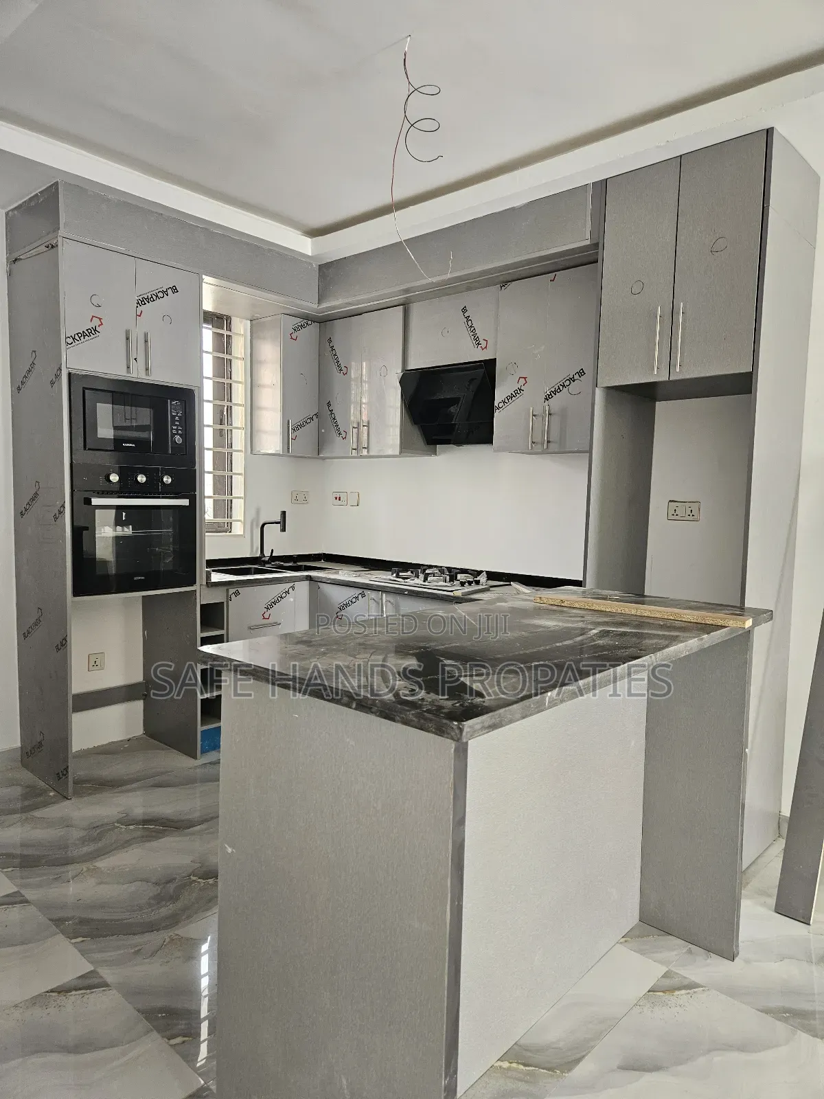 2bdrm House in School Junction, Accra Metropolitan for sale