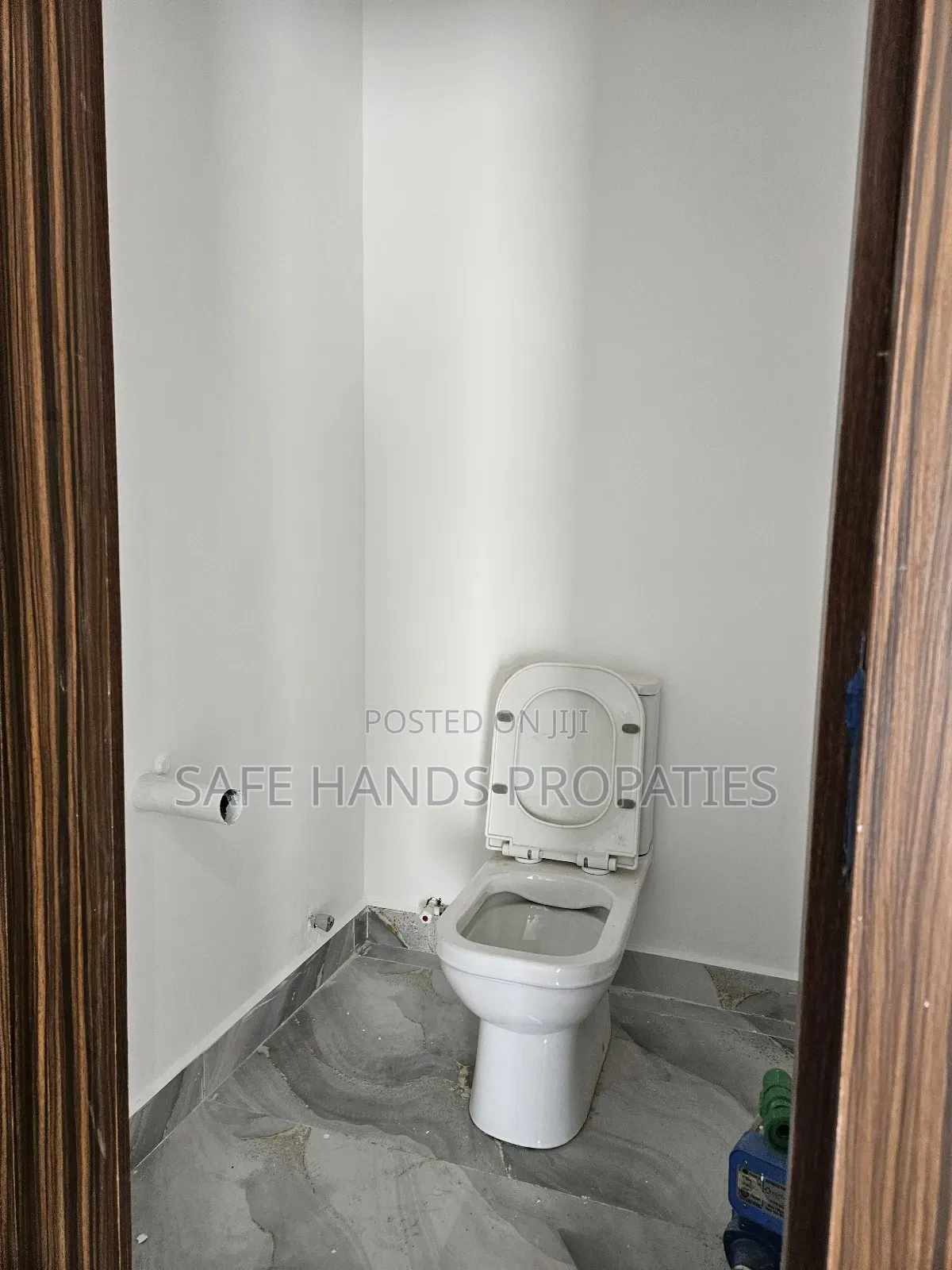 2bdrm House in School Junction, Accra Metropolitan for sale