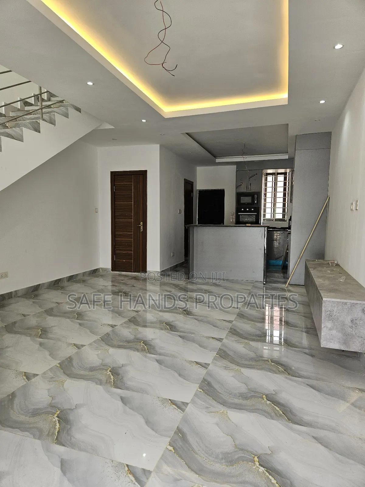 2bdrm House in School Junction, Accra Metropolitan for sale