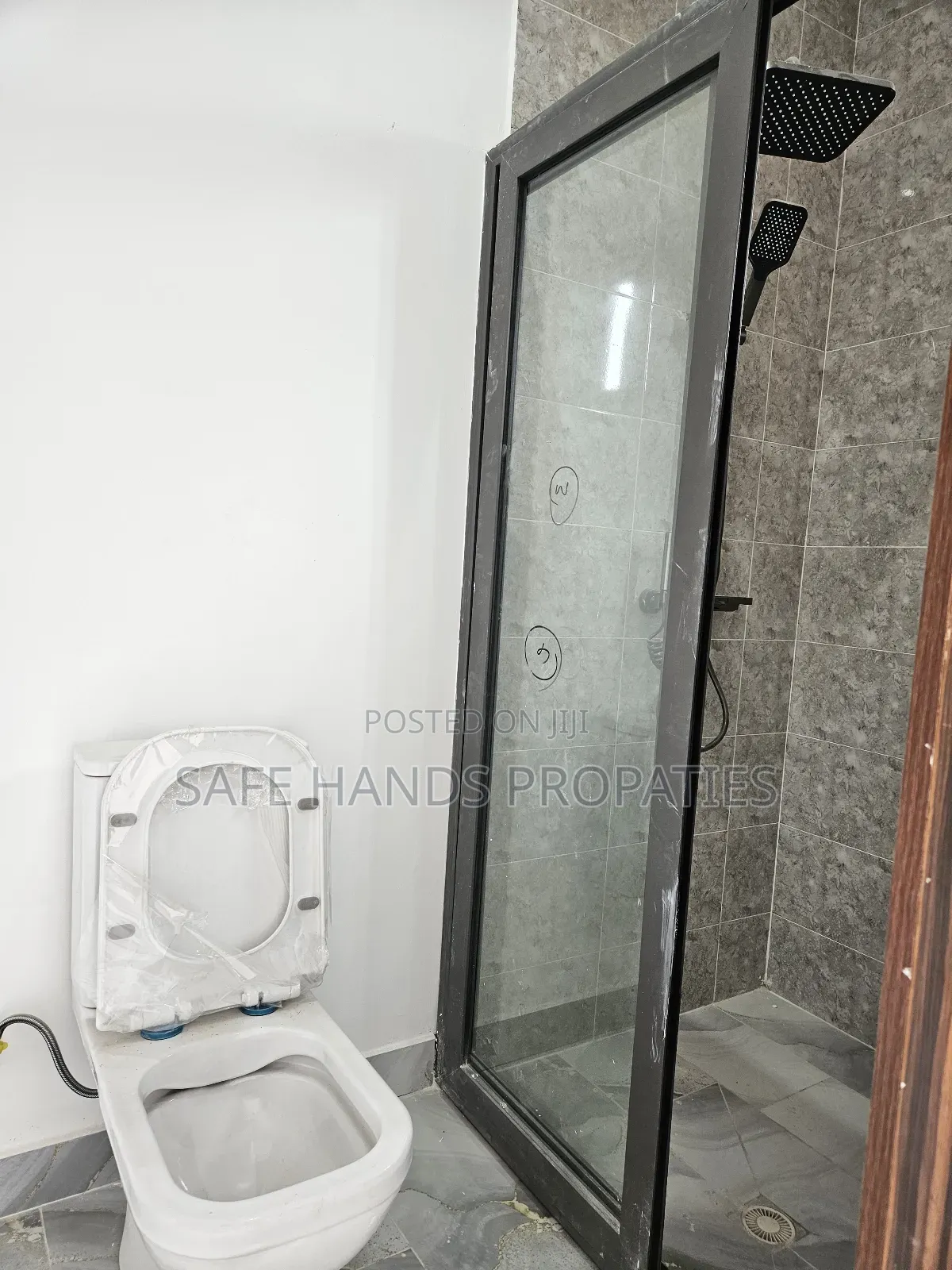2bdrm House in School Junction, Accra Metropolitan for sale