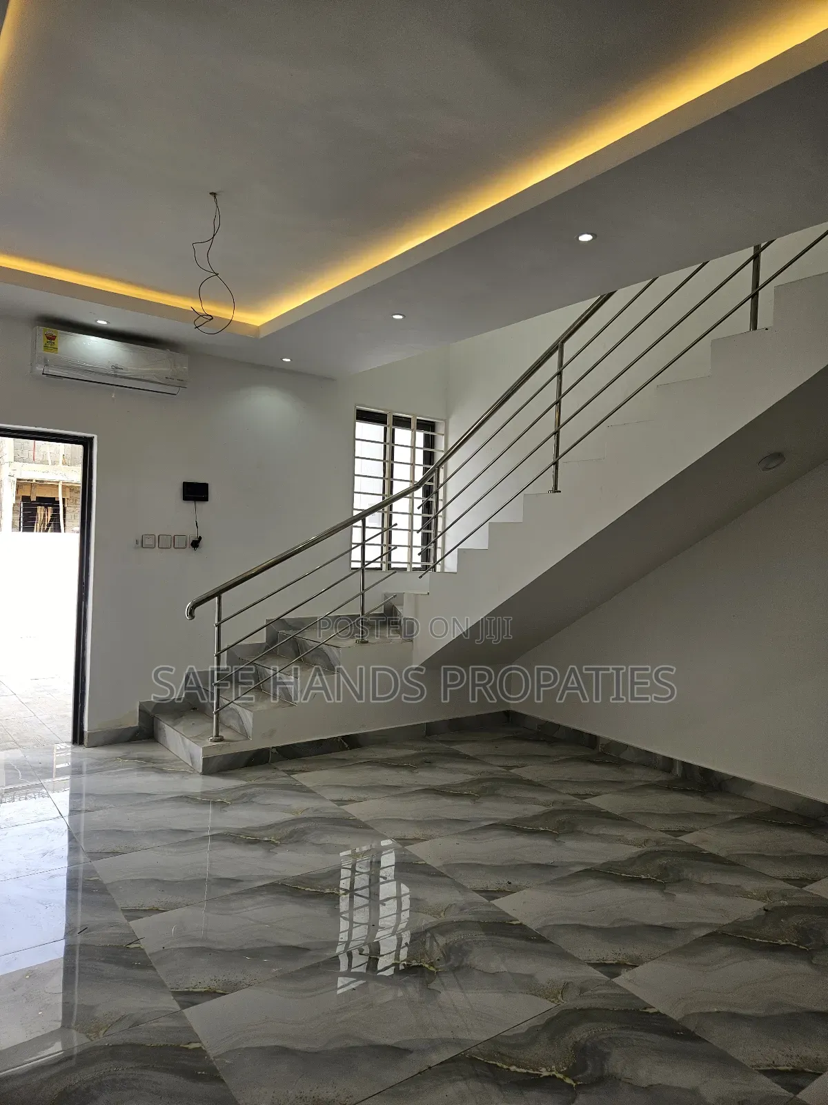 2bdrm House in School Junction, Accra Metropolitan for sale