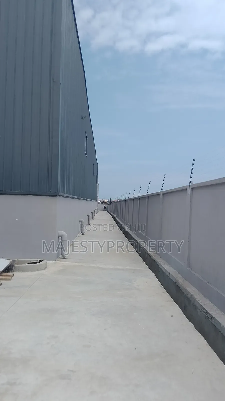 SQM 1000 Warehouse for Rent at Spintex